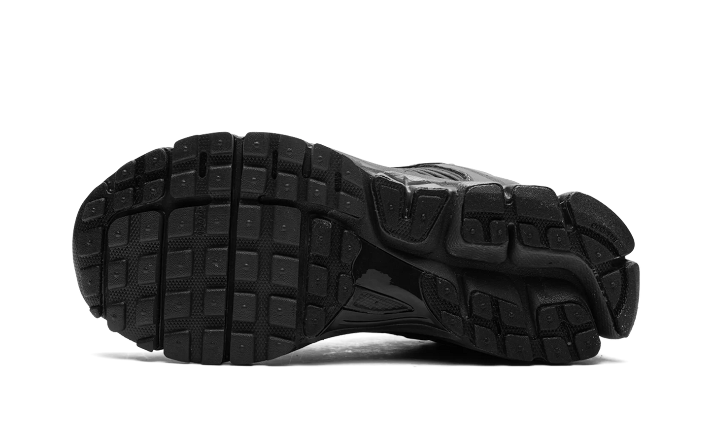 Zoom Vomero 5 "Triple Black"