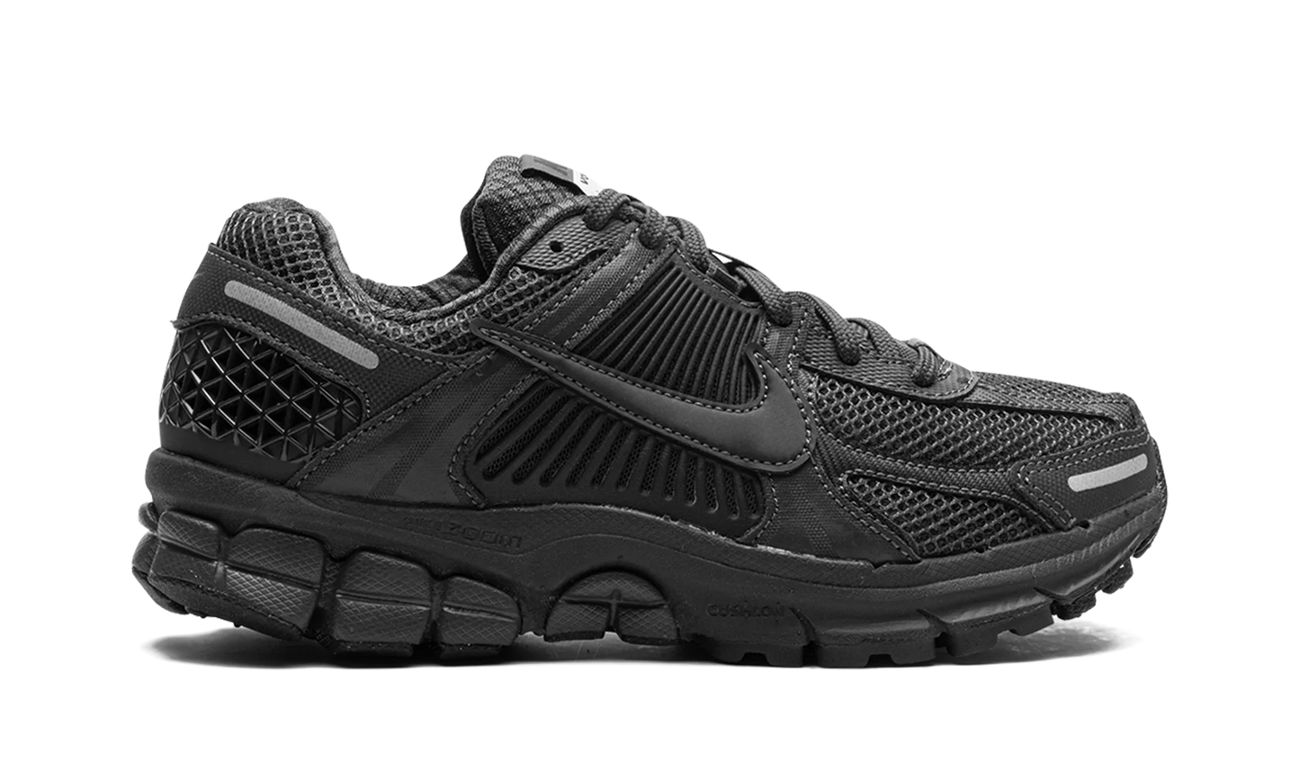 Zoom Vomero 5  "Triple Black"