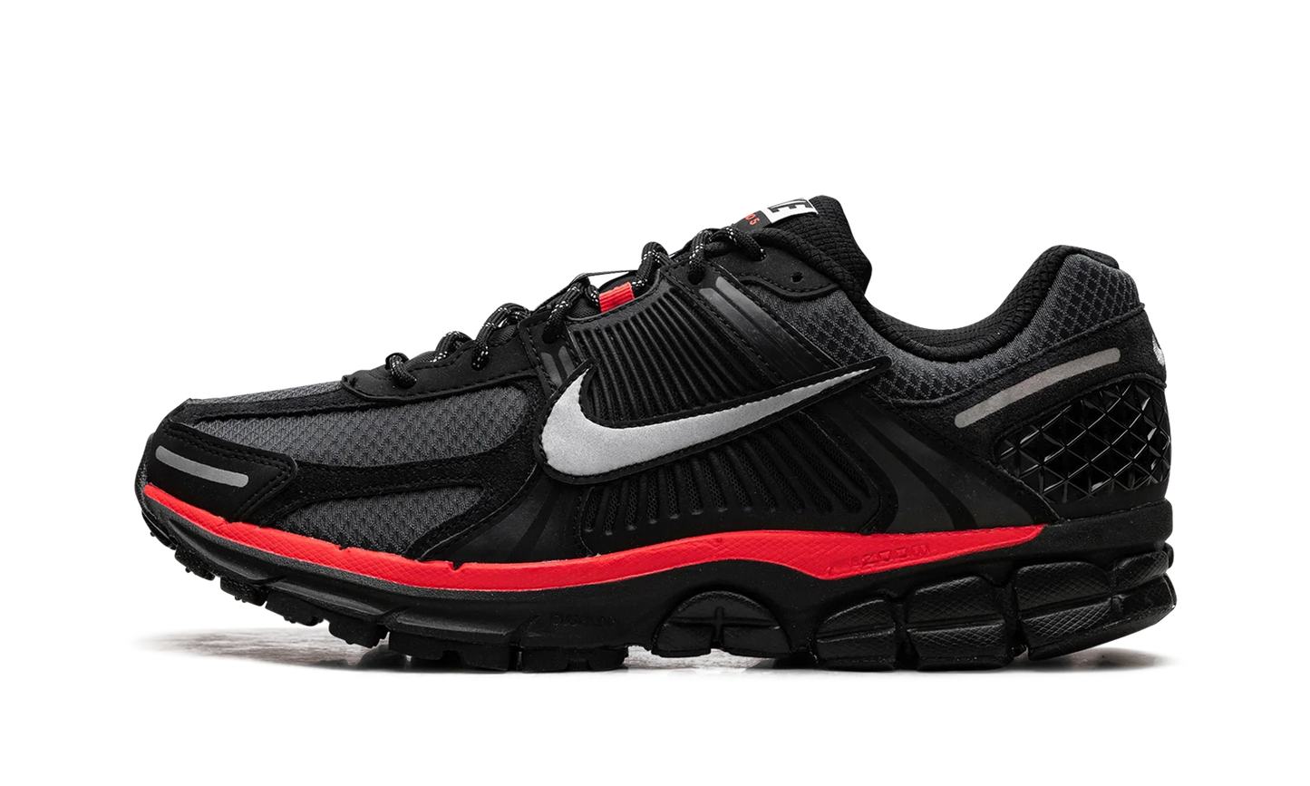 Zoom Vomero 5 "Black Metallic University Red"