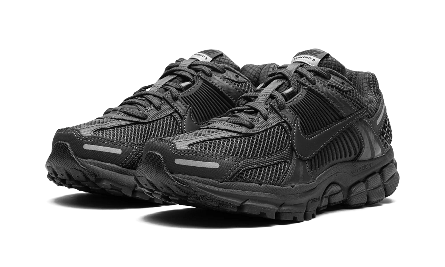 Zoom Vomero 5  "Triple Black"
