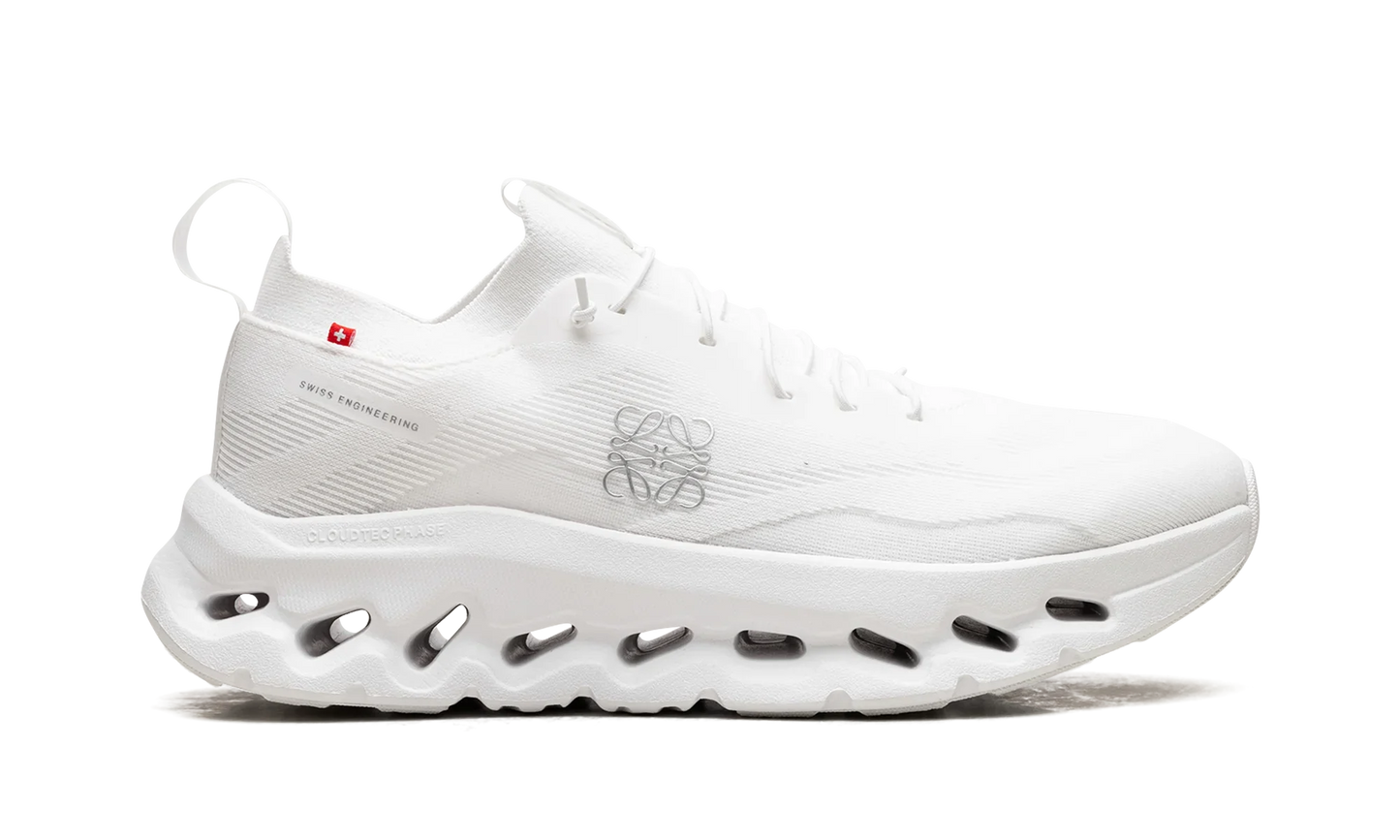 On  Running Cloudtilt "LOEWE All White"