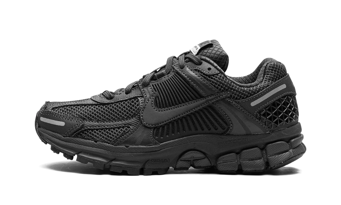 Zoom Vomero 5  "Triple Black"