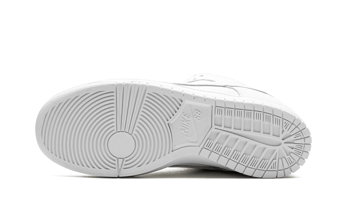 Nike SB Dunk Low Pro "Triple White"