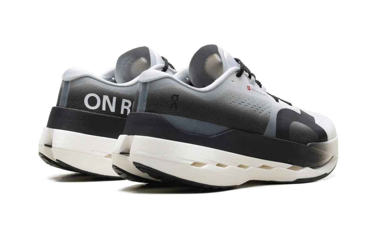 On Running Cloudboom Max "White / Black"